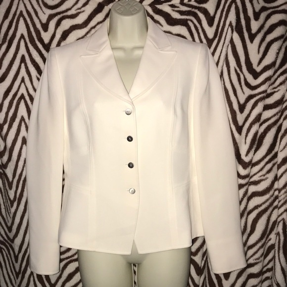 Tahari Arthur s. Levine petite 8P white jacket damaged - Picture 2 of 7